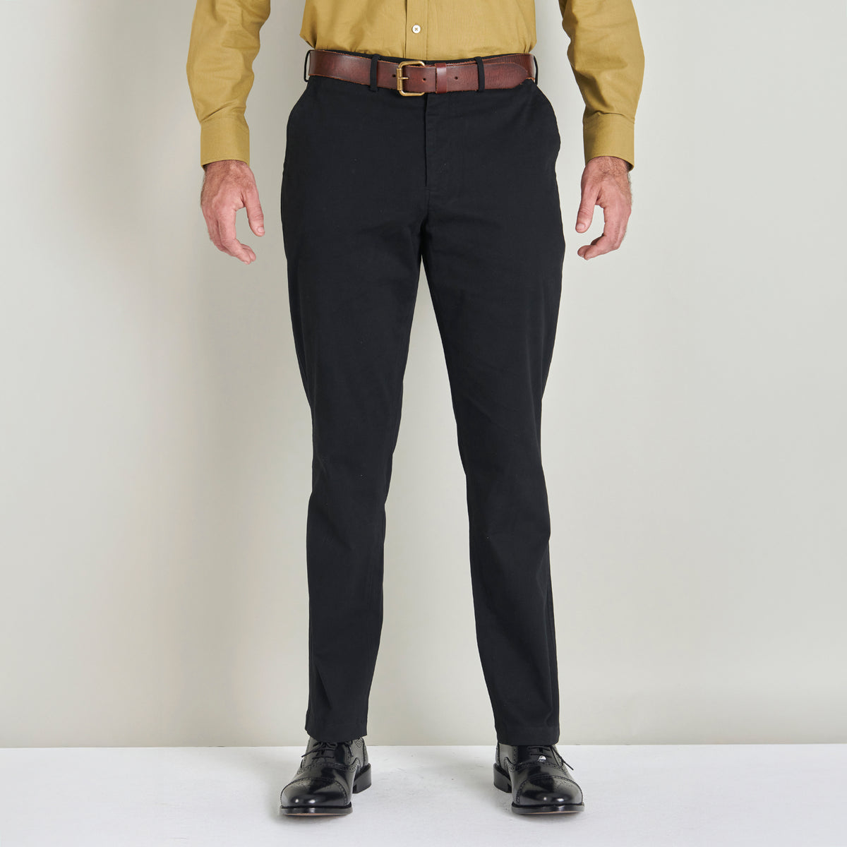 Slim Chino - Black - Lifestyle Front